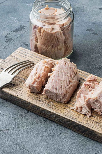 Conservas tradicionais dos Açores com peixe do Atlântico e envio para Portugal e Europa