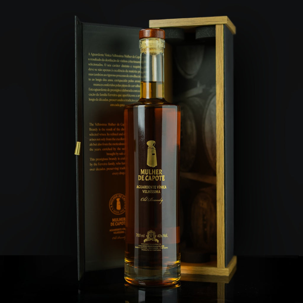 Aguardente Velhíssima Mulher de Capote 700ml - São Miguel