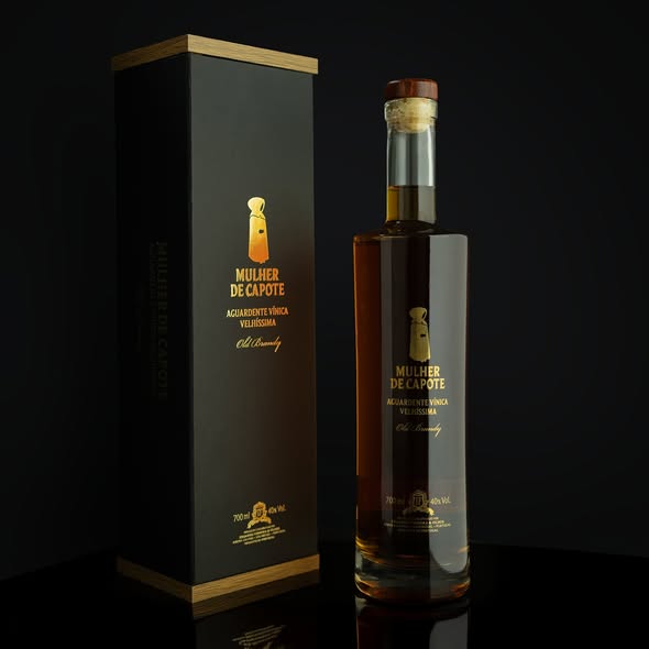 Aguardente Velhíssima Mulher de Capote 700ml - São Miguel