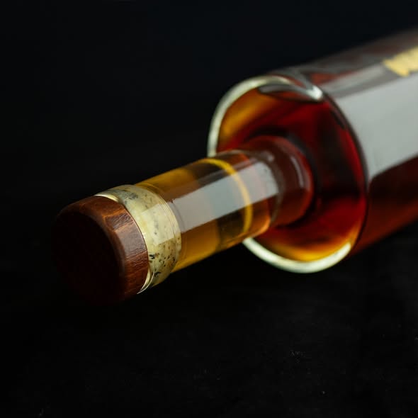 Aguardente Velhíssima Mulher de Capote 700ml - São Miguel