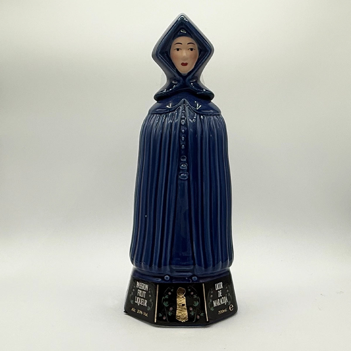 Mulher de Capote Figura com Licor de Maracujá 700ml - Açores