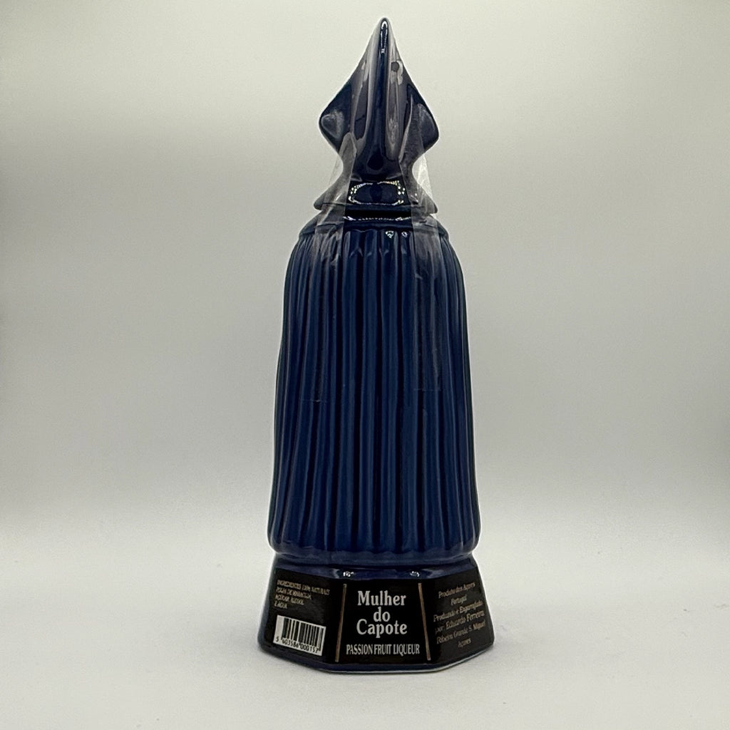Mulher de Capote Figura com Licor de Maracujá 700ml - Açores