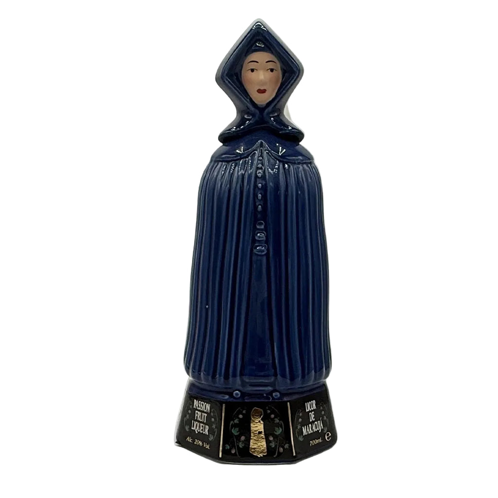 Mulher de Capote figura com licor de maracujá 700ml produzida nos Açores