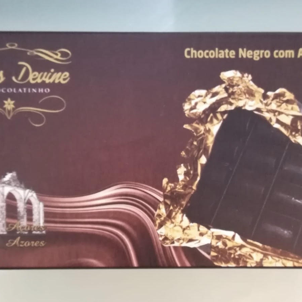 Chocolate negro com amendoim